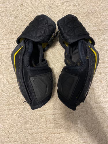 Used Large CCM tacks 6052 Elbow Pads