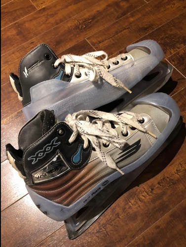 Senior Bauer Regular Width  Size 8 Vapor xxx Hockey Goalie Skates