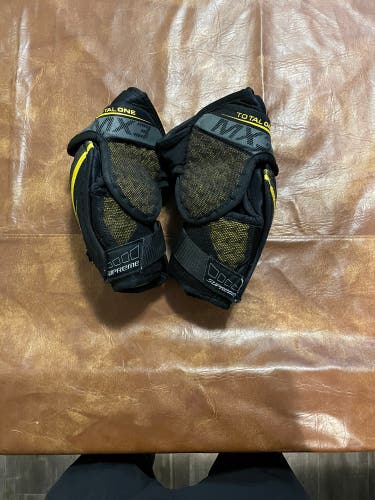 Used Medium Bauer Supreme TotalOne MX3 Elbow Pads