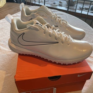 Brand new men’s size 9.5 Nike Vapor Varsity Low Turf Lacrosse Cleats. msrp $70