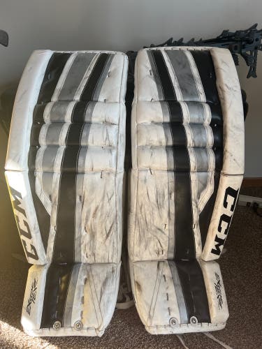 35" + 1 CCM Extreme Flex II 760 Goalie Leg Pads