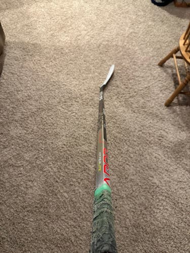 Bauer Vapor Hyperlite P28M Right Pro Stock Hockey Stick