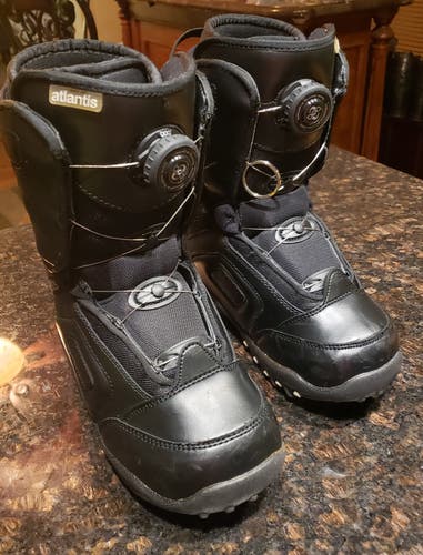 KIDS ATLANTIS BOA Snowboard Boots SIZE 4 BOYS *PRE-OWNED* CLEAN