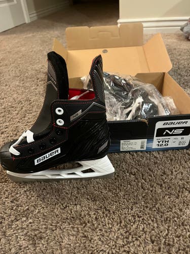 New Bauer Regular Width Size 12 Ns Hockey Skates
