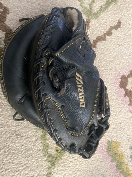 Used Mizuno Right Hand Throw Catcher's Baseball Glove