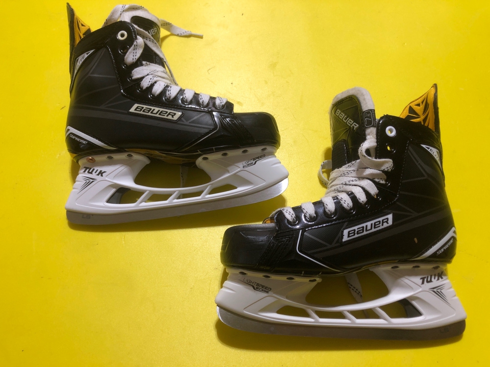 Senior New Bauer Supreme elite Hockey Skates Regular Width Size 7.5