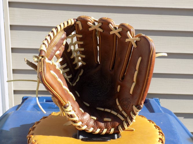 Used Mizuno Right Hand Throw Outfield Classic Pro Soft Baseball Glove 12.75"