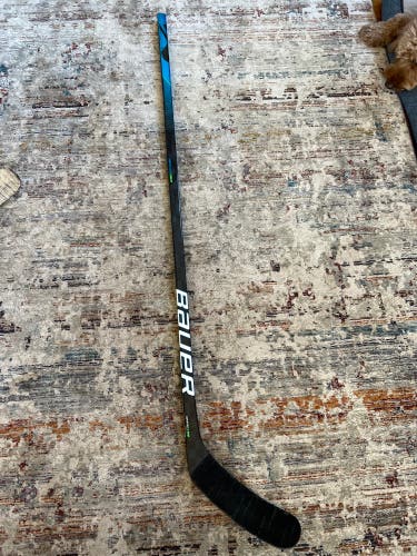 Senior LH ALMOST NEW P92M Nexus Geo Hockey Stick