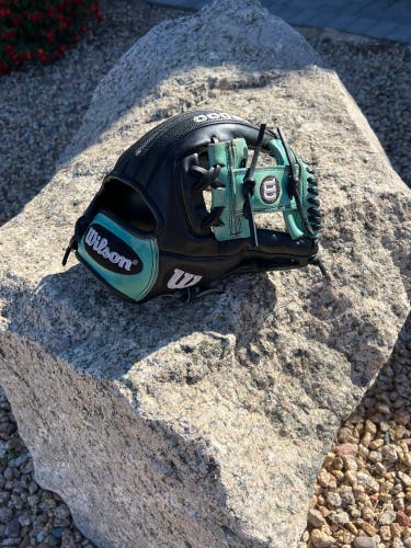 New Infield 11.5" A2000 Baseball Glove