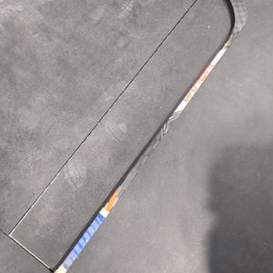 Used Senior Bauer Right Handed Vapor Hyperlite Hockey Stick Mid Pattern Pro Stock