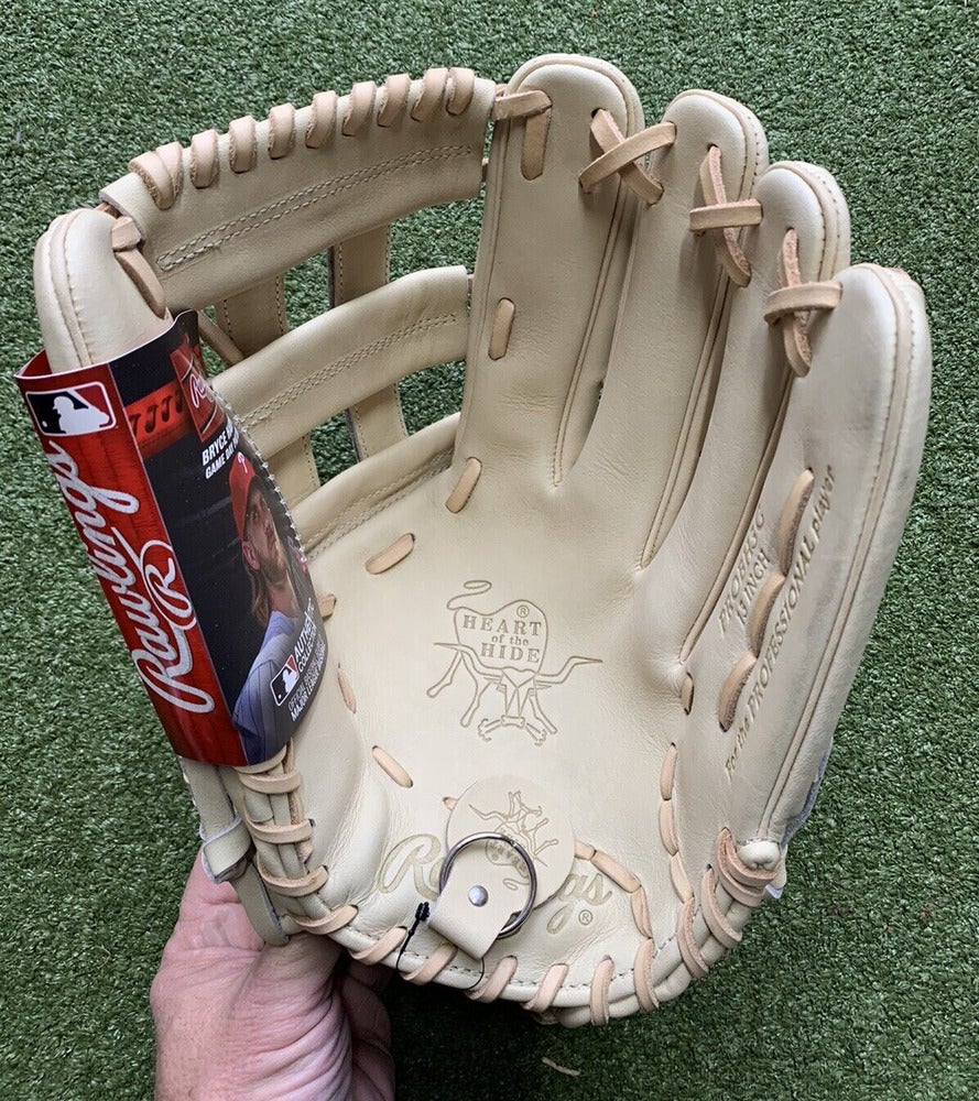 Rawlings Baseball on X: Our #RawlingsGloveDay recap with the @Phillies  concludes with Bryce Harper's 2021 Heart of the Hide Outfield glove👀 The  glove sports a unique game-day design and a 13-inch pattern