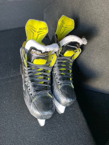 Junior Bauer Regular Width  Size 5 Supreme S29 Hockey Skates