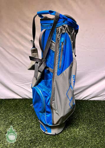 New without tags Sun Mountain 2.5+ Golf Stand Bag 4-Way 6 Pockets w/ Rainhood