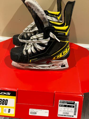Intermediate Used CCM Super Tacks 9380 Hockey Skates Regular Width Size 2