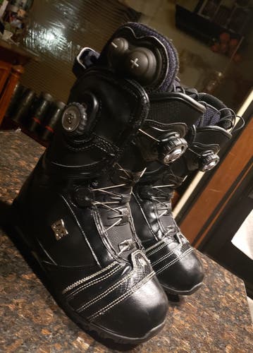 DC MORA SNOWBOARD BOOTS WOMENS 8.5 - 9 BLACK 2 ZONES BOA LACE SYSTEM *USED* CLEAN STIFF FLEX