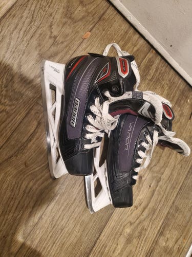 Used Bauer Vapor X700 Hockey Goalie Skates Regular Width Size 5.5