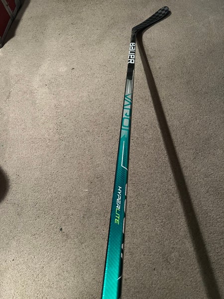 Senior Right Handed P28 Pro Stock Vapor Hyperlite Hockey Stick