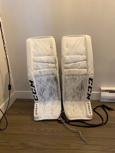 33" CCM  Eflex 5 Goalie Leg Pads