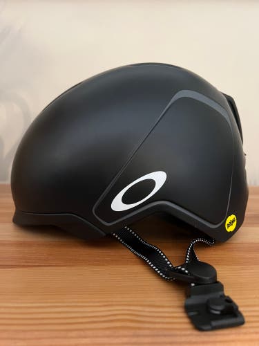 Men's Medium Oakley MOD 3 Helmet FIS Legal
