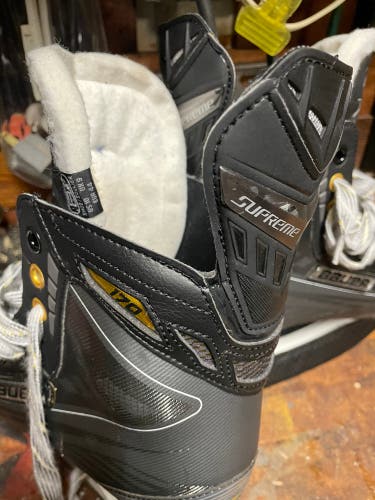 Used Bauer Regular Width  Size 8.5 Supreme 170 Hockey Skates