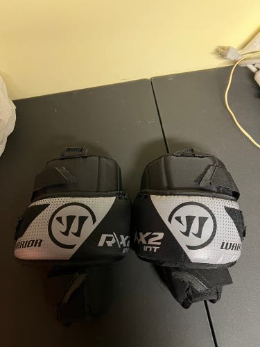 Warrior R/X2 Intermediate Knee Guards