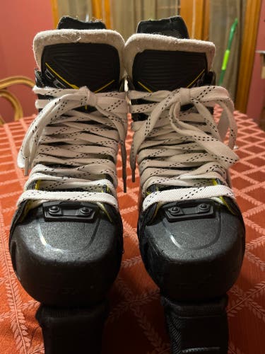 Used CCM Regular Width  Size 7 Super Tacks 9370 Hockey Skates