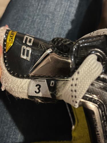 Used Bauer Regular Width Size 3 Supreme 3S Hockey Skates