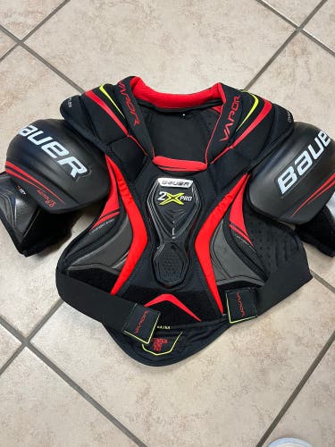 Senior Medium Bauer  Vapor 2x pro Shoulder Pads