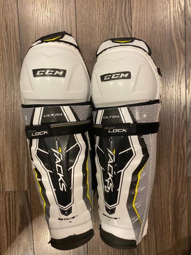 CCM  Ultra Tacks Shin Pads