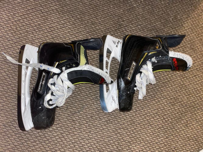 Used Bauer Regular Width Pro Stock Size 9 Supreme 2S Pro Hockey Skates