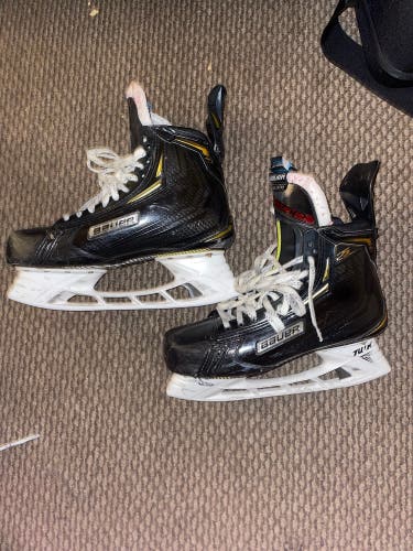Used Bauer Regular Width Pro Stock Size 9 Supreme 2S Pro Hockey Skates