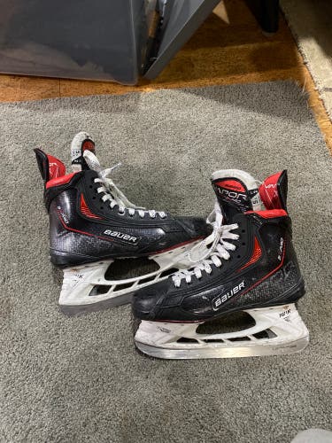 Intermediate Bauer Regular Width  Size 5.5 Vapor 3X Pro Hockey Skates