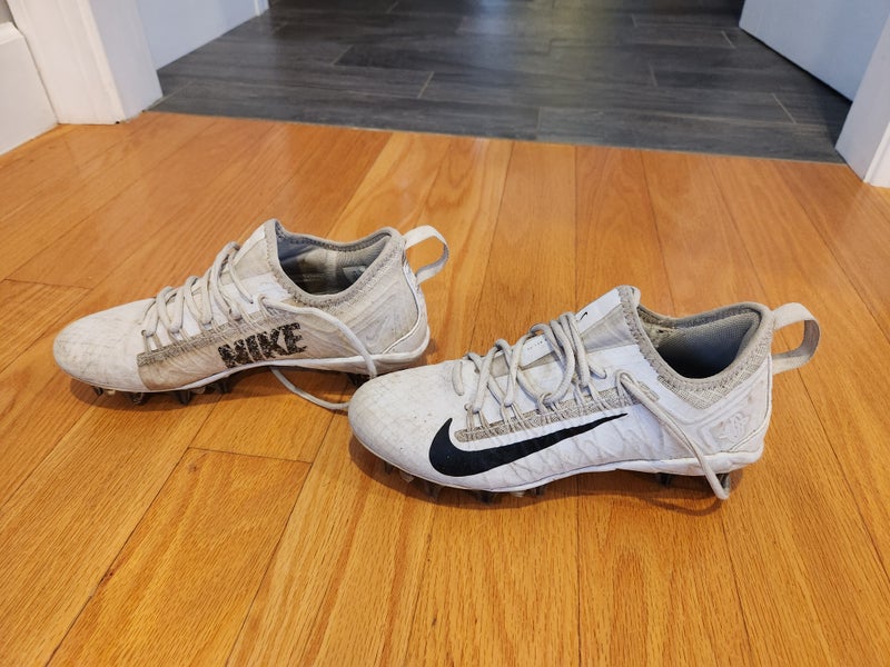 White Youth Used Size 7.5 (Women's 8.5) Nike Low Top