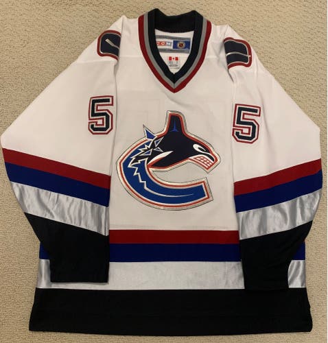 Vancouver Canucks Ed Jovanovski White Used XL CCM Hockey Jersey