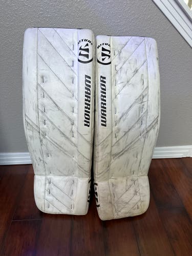 Used 31" Warrior  Ritual G4 Goalie Leg Pads