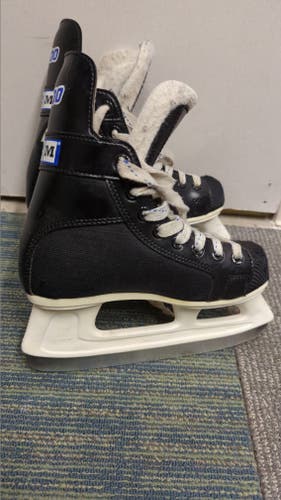 Youth Used CCM Hockey Skates Size 1