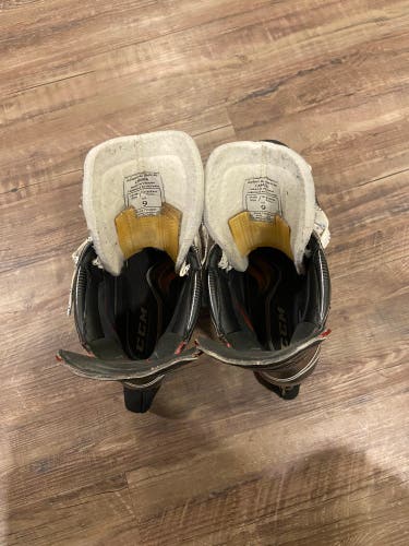 Senior CCM Regular Width Size 9 Hockey Skates
