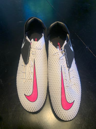 White New Men’s Size 10.5- Nike Phantom GT Academy Cleats