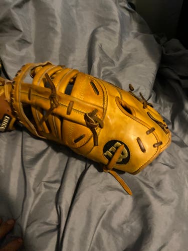 Used Left Hand Throw 12" A2000 Baseball Glove