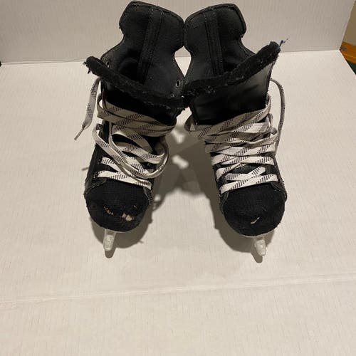 Youth Bauer Regular Width Size 12 Impact 100 Hockey Skates