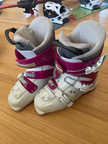 Kid's Used Nordica All Mountain Little Belle 3 Ski Boots Medium Flex