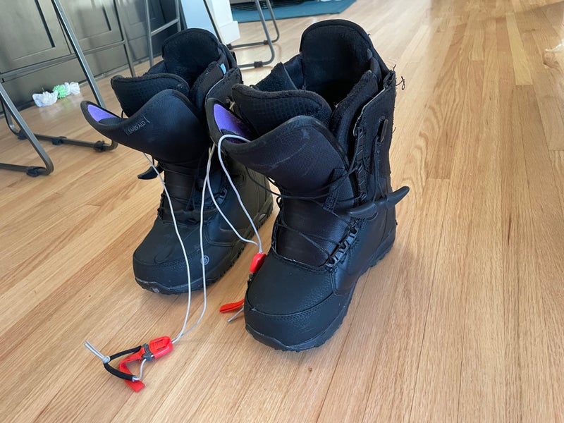 Kid's Used Size 6.0 (Women's 7.0) Burton Imprint 2 Snowboard Boots Medium Flex All Mountain