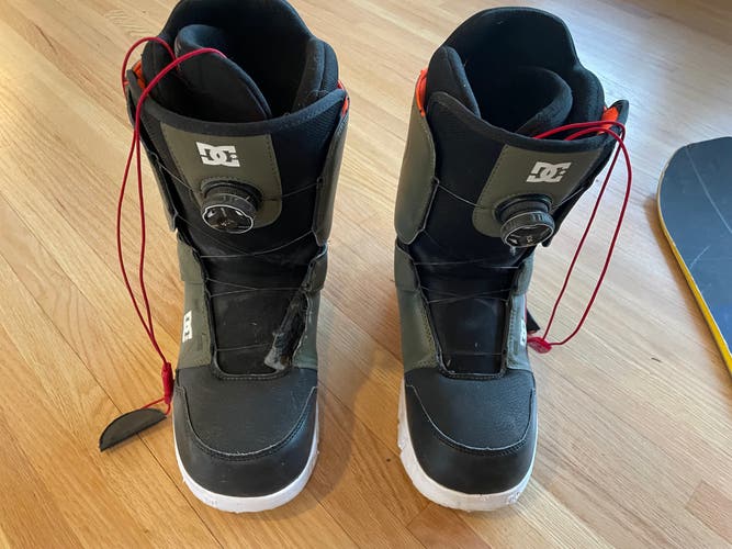 Used Snowboard and Men's Size 11 (Women's 12) DC Scout Snowboard Boots Medium Flex All Mountain