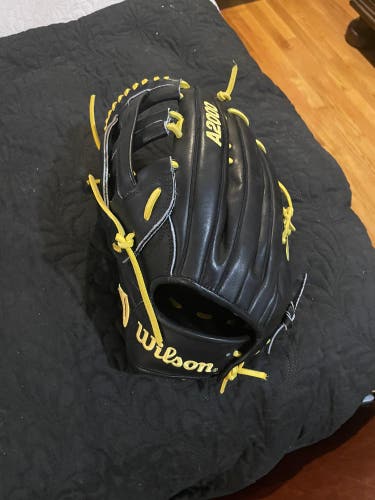 Pro issued Wilson A2000 Outfield 12.75" Baseball Glove