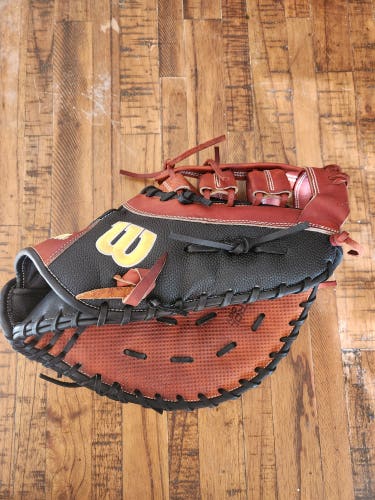 Used Right Hand Throw Wilson First Base A2000 Baseball Glove 12.5"