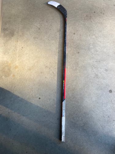Intermediate Right Handed P92M  Vapor Hyperlite Hockey Stick