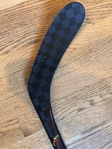 Senior Right Handed Bauer Vapor FlyLite Hockey Stick P28