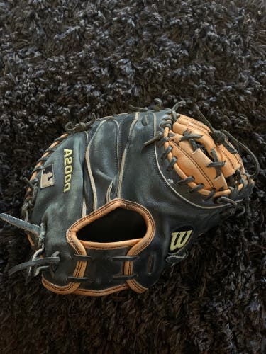 Used Right Hand Throw 32.5" A2000 Catcher's Glove