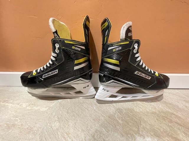 Used Bauer Regular Width Size 9 Supreme S35 Hockey Skates