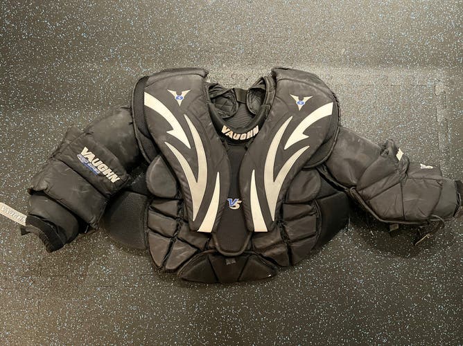 Used Medium Vaughn  Velocity V5 7800 Goalie Chest Protector